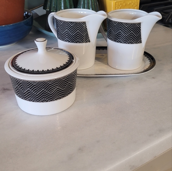 Lauren Ralph Lauren Hastings Ebony creamers with tray and lidded sugar bowl. - Picture 2 of 3